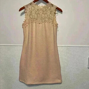 Grifflin Paris Women's Dress M Peach/Cream-Discoloration in back